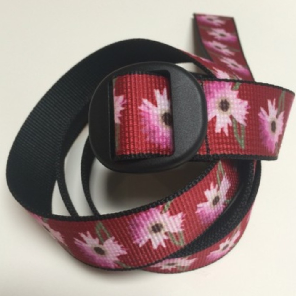 Woolrich web belt with beautiful flowers.